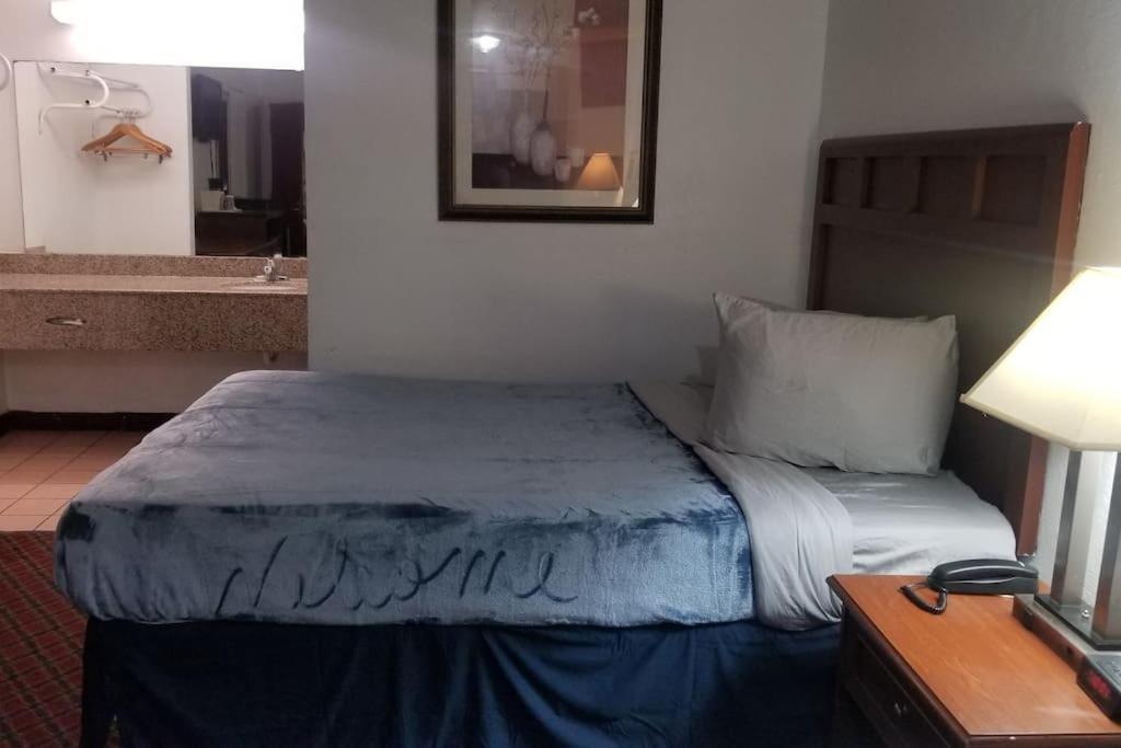 Osu King Bed Hotel Room 109 Wi-Fi Booking Стилуотър Екстериор снимка